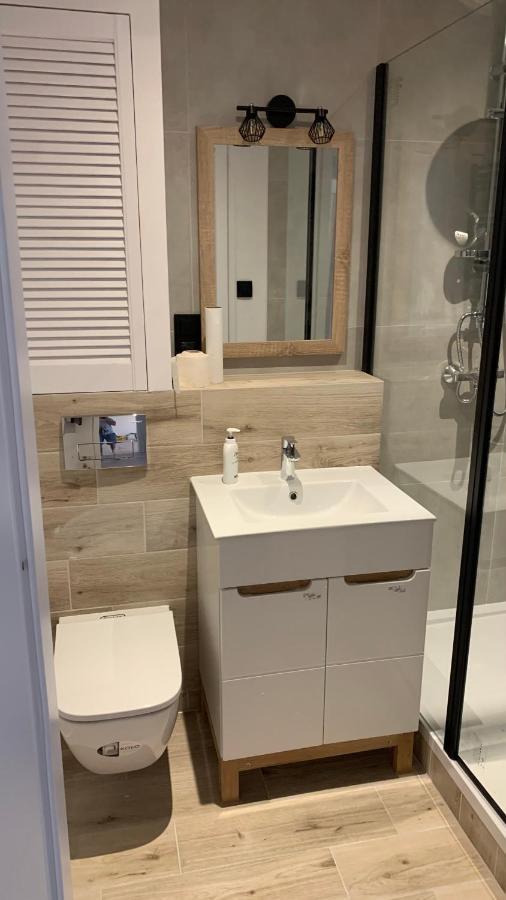 Beautiful Room - Newly Renovated, Aquapark Center Of Вроцлав Екстериор снимка