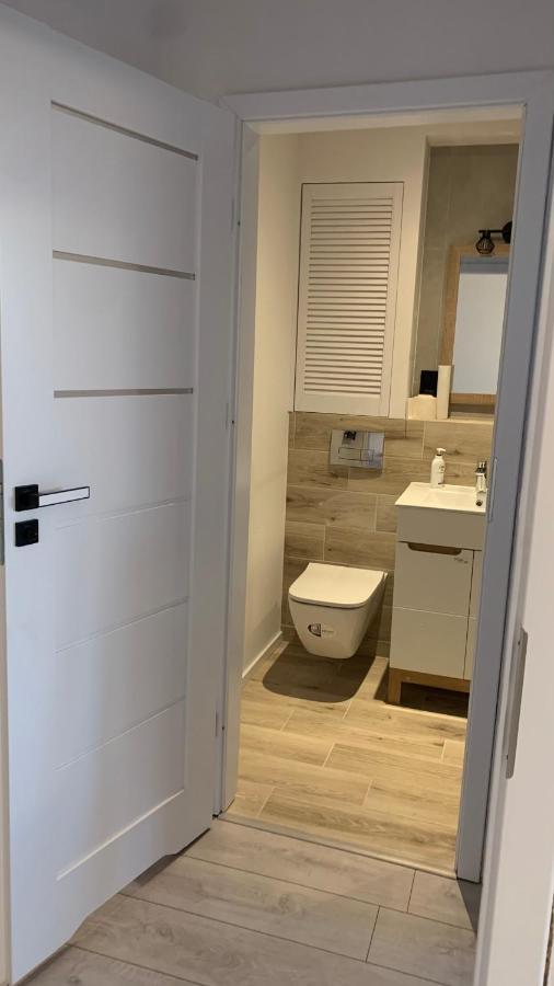 Beautiful Room - Newly Renovated, Aquapark Center Of Вроцлав Екстериор снимка