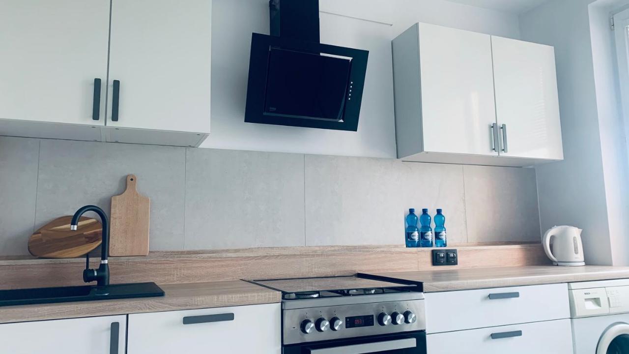 Beautiful Room - Newly Renovated, Aquapark Center Of Вроцлав Екстериор снимка