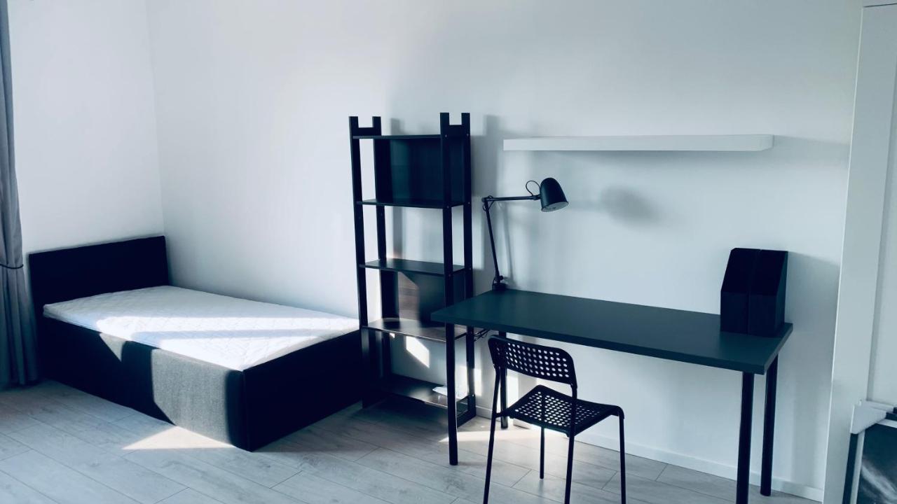 Beautiful Room - Newly Renovated, Aquapark Center Of Вроцлав Екстериор снимка